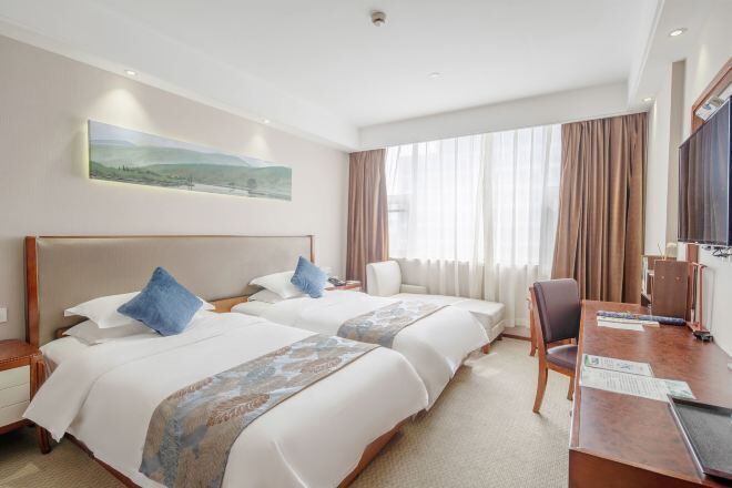 Minibar, Internet, alarm clocks