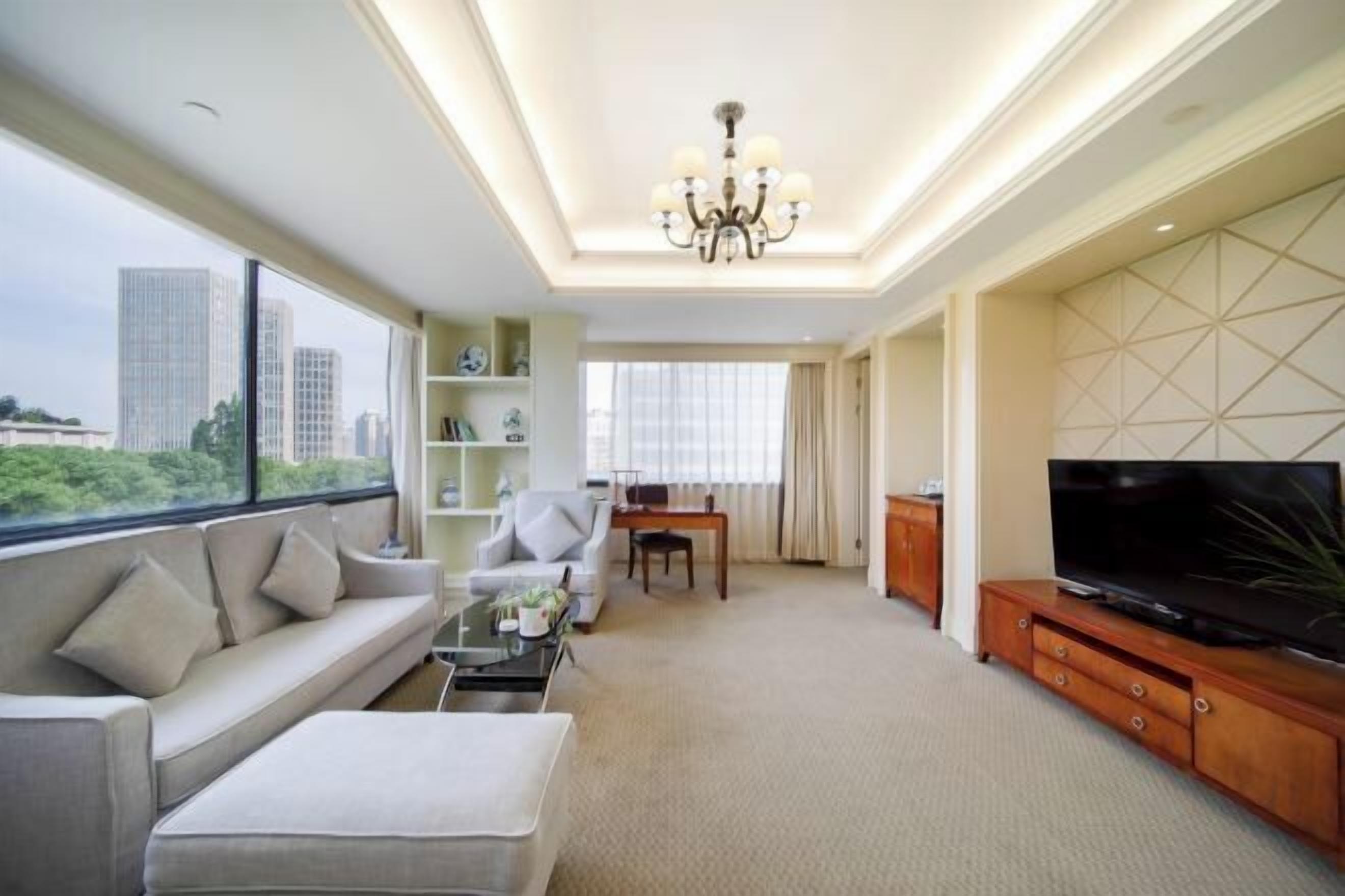 Minibar, Internet, alarm clocks