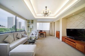 Frigobar, acesso à internet de alta velocidade, despertadores