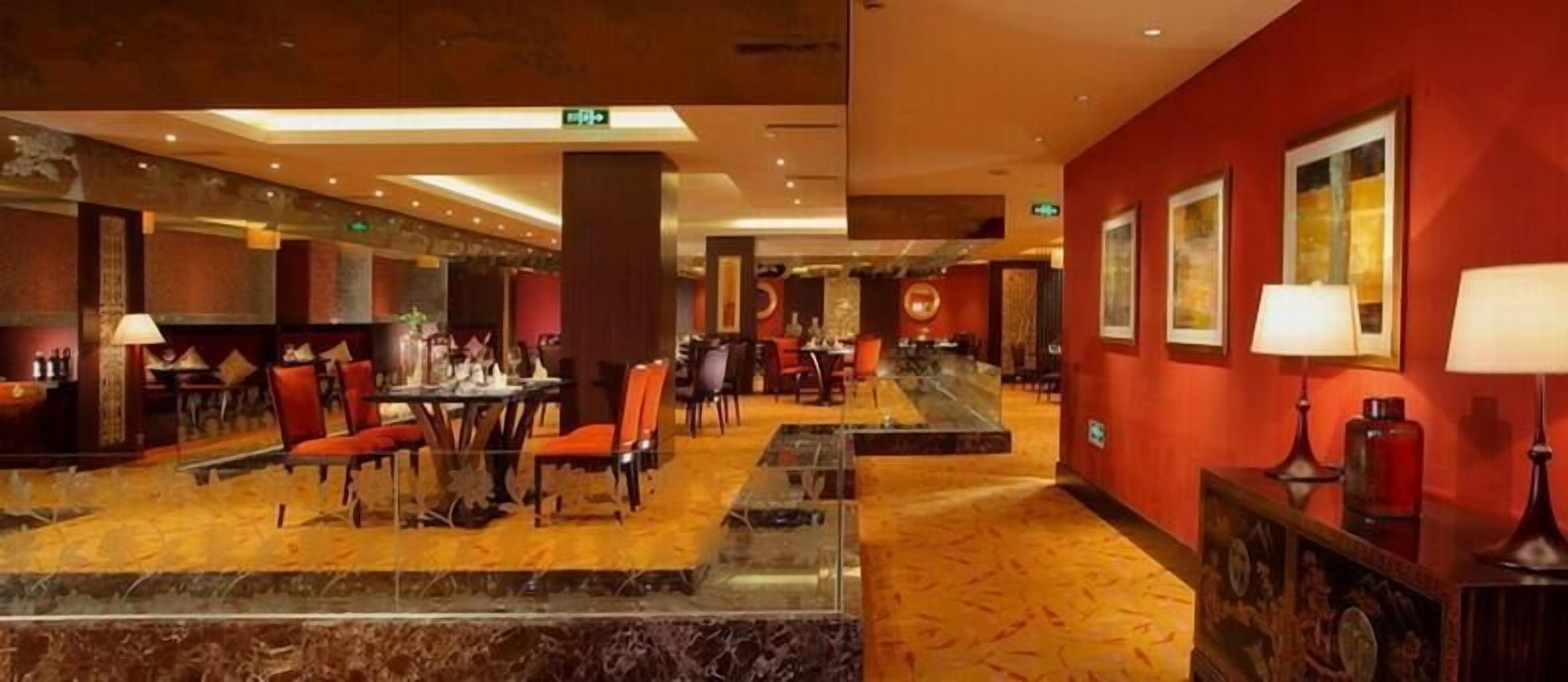 4 restaurants, breakfast served