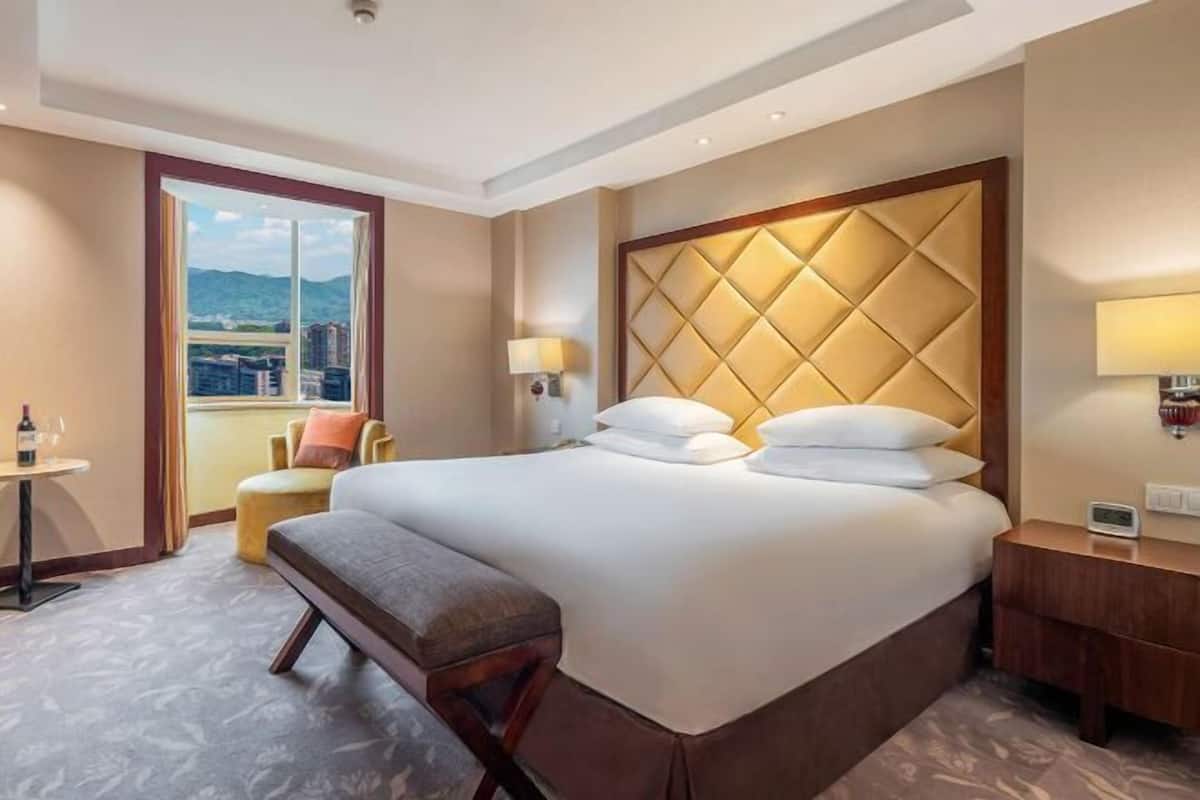 Bộ đồ giường cao cấp, nệm cao su hoạt tính (memory foam)