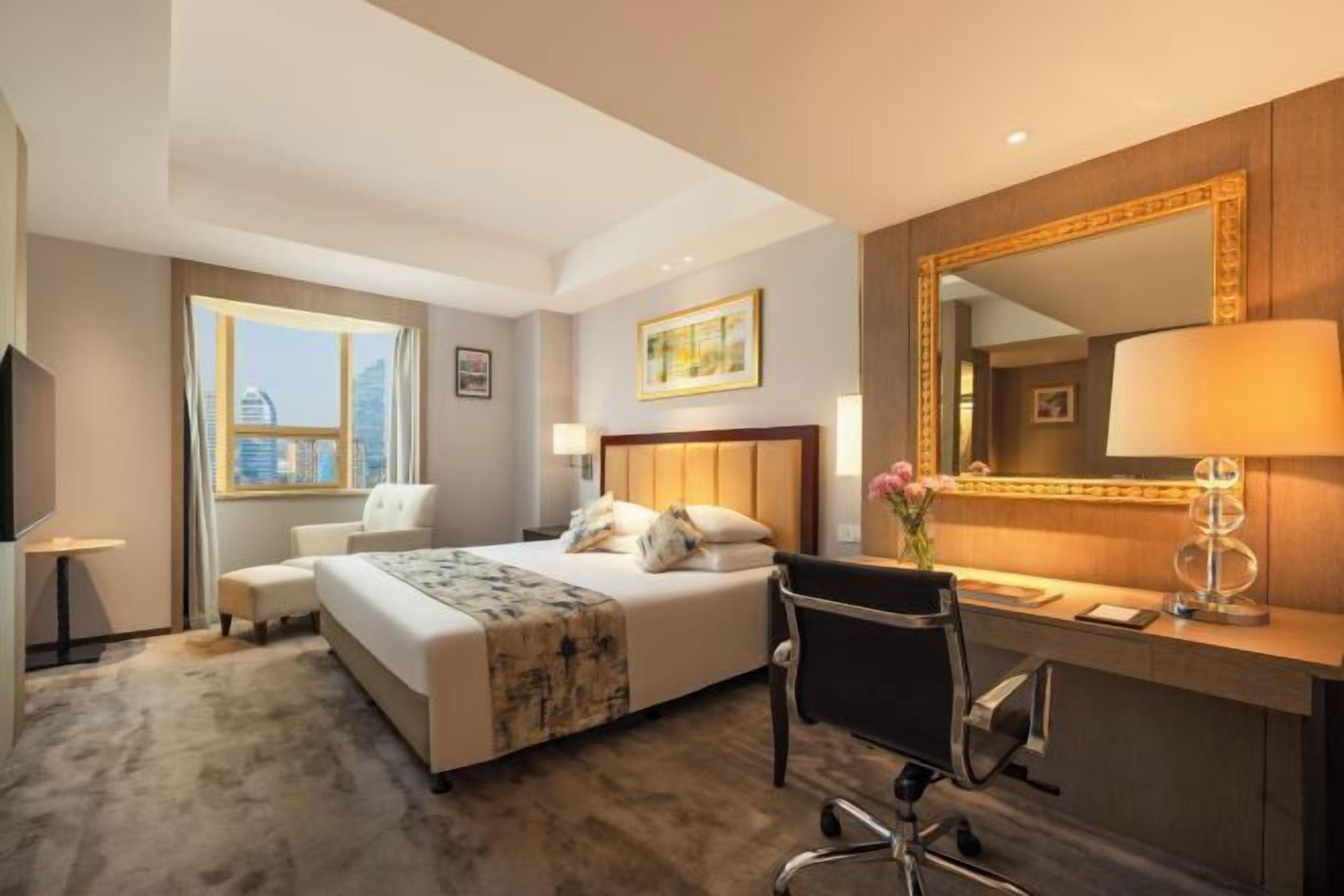 高級寢具、記憶床墊、客房內保險箱、書桌