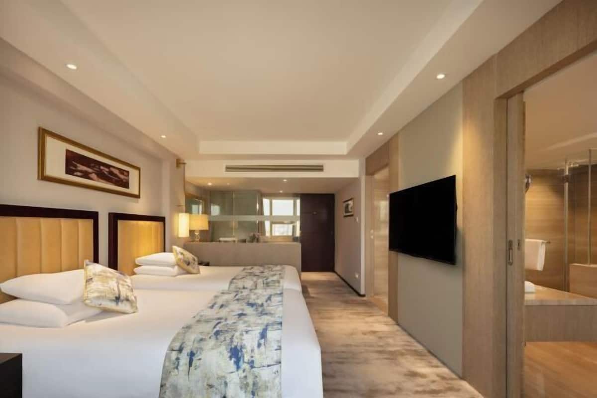 高級寢具、記憶床墊、客房內保險箱、書桌