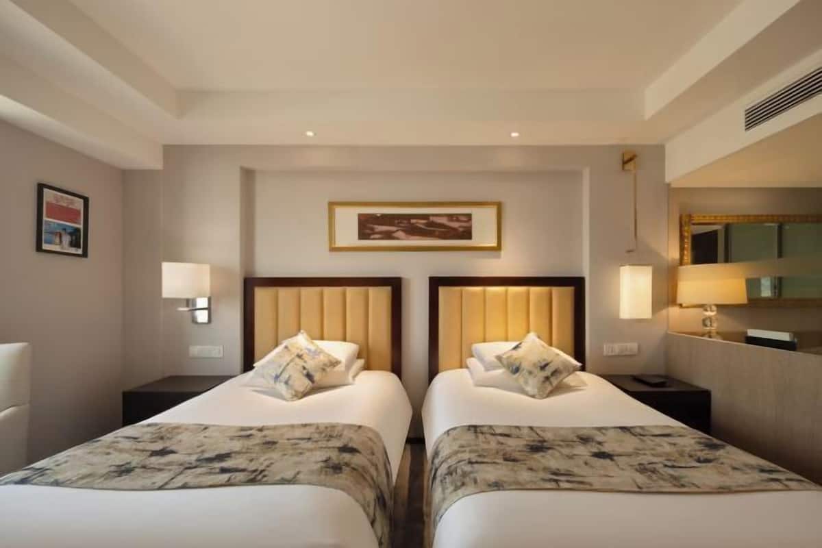 高級寢具、記憶床墊、客房內保險箱、書桌