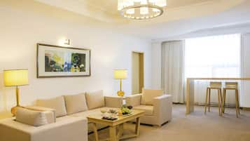 Superior Suite | Premium bedding, minibar, in-room safe, rollaway beds