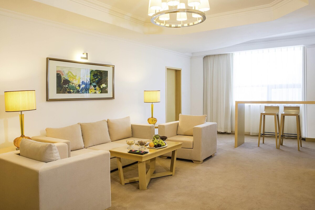 Superior Suite | Premium bedding, minibar, in-room safe, rollaway beds