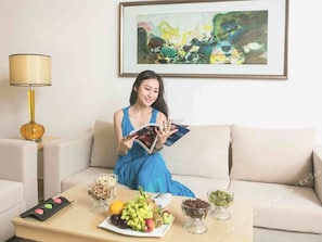 Executive Room | Living area | TV, pay movies