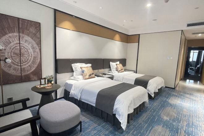 Míníbar, öryggishólf í herbergi, straujárn/strauborð, internet