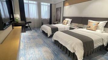 Minibar, in-room safe, iron/ironing board, Internet