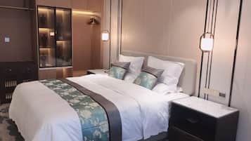 Minibar, in-room safe, iron/ironing board, Internet