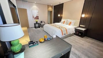 Minibar, in-room safe, iron/ironing board, Internet