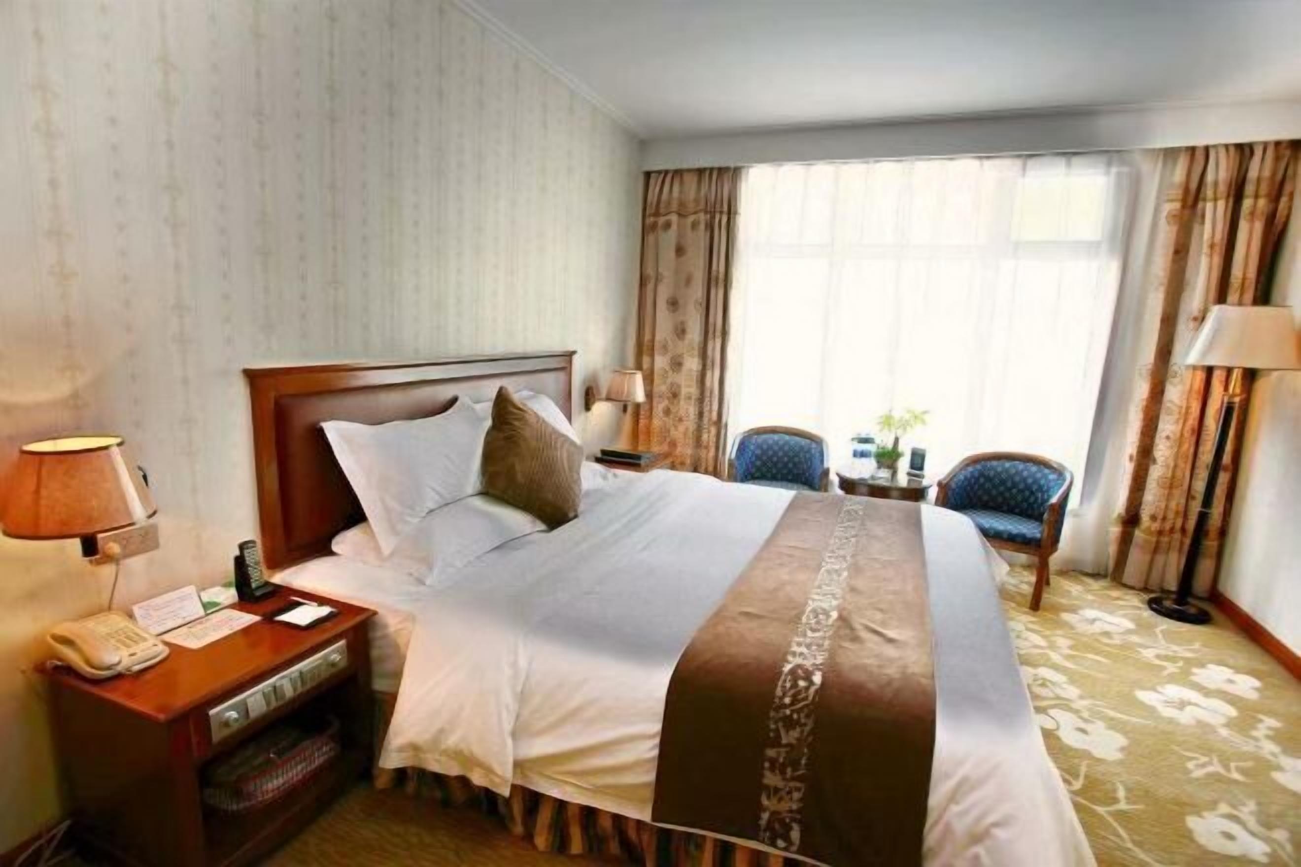 Minibar, coffres-forts dans les chambres, fer et planche à repasser