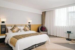 Cribs/infant beds, alarm clocks - Regal Hotel (Guiyang)