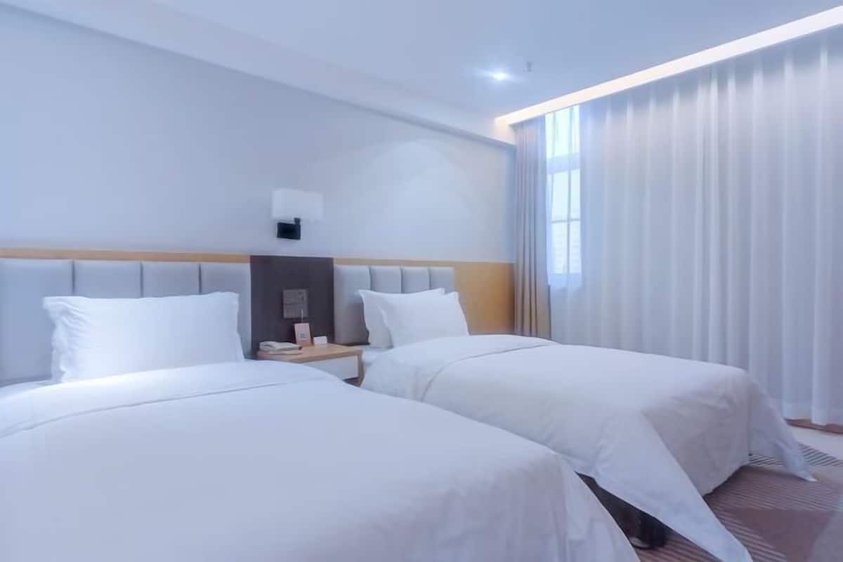 Cribs/infant beds, alarm clocks