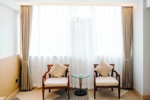 Cots/infant beds, alarm clocks - Regal Hotel (Guiyang)