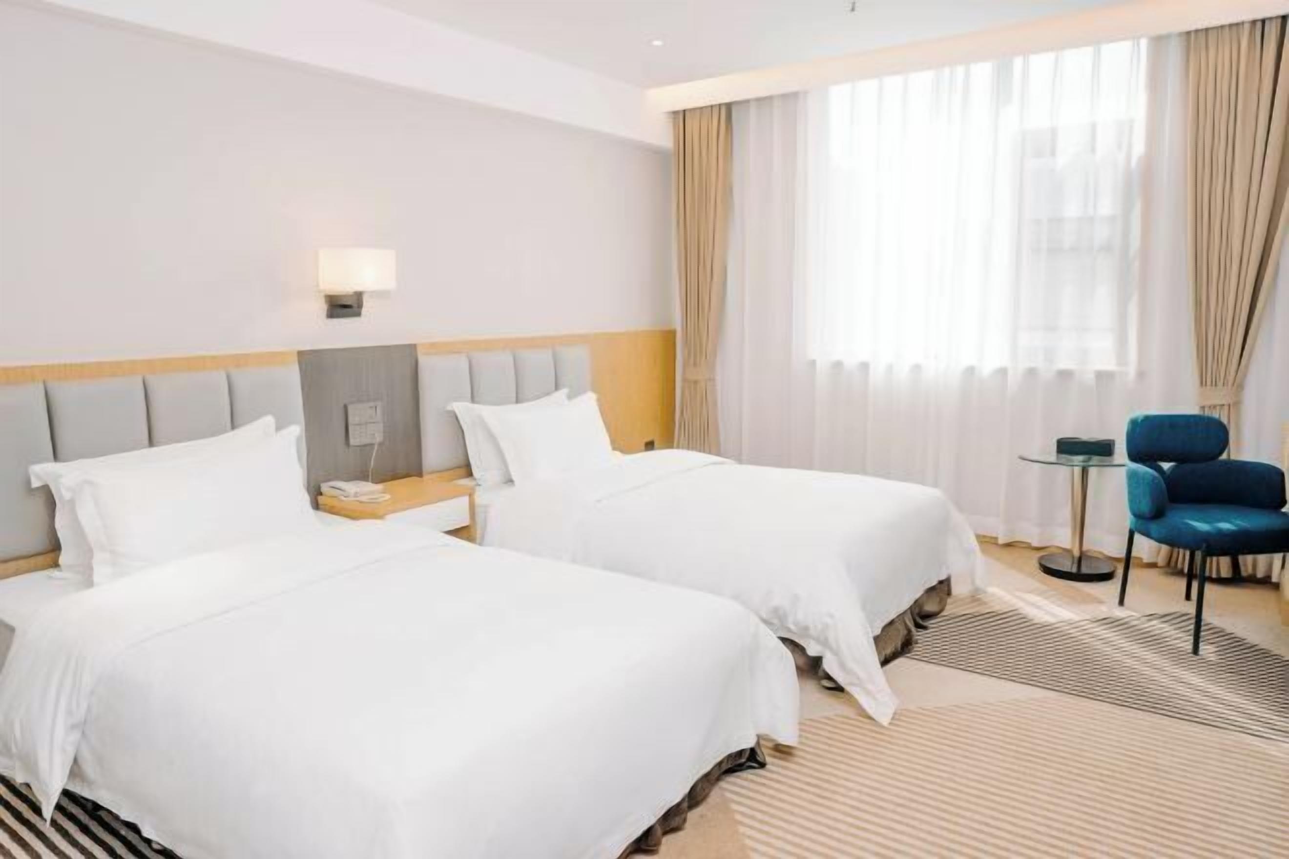 Cots/infant beds, alarm clocks