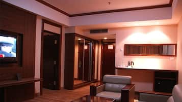 Deluxe Suite | Living room