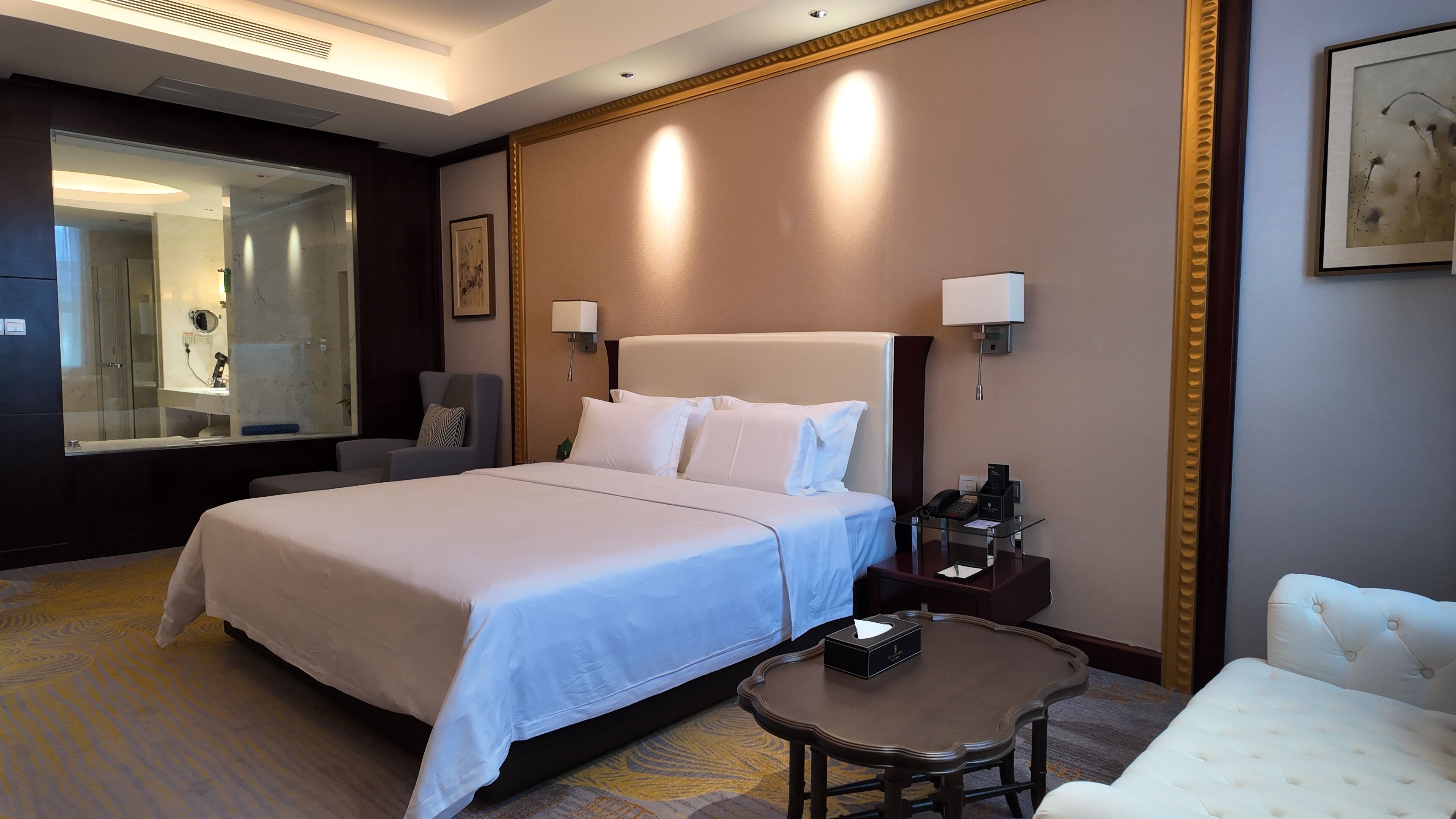 Couette en duvet d'oie, rideaux occultants, Wi-Fi gratuit, draps fournis