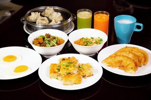 Petit déjeuner buffet servi tous les jours en supplément