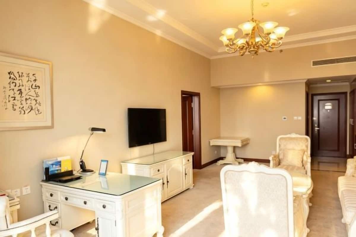 In-room safe, iron/ironing board, alarm clocks