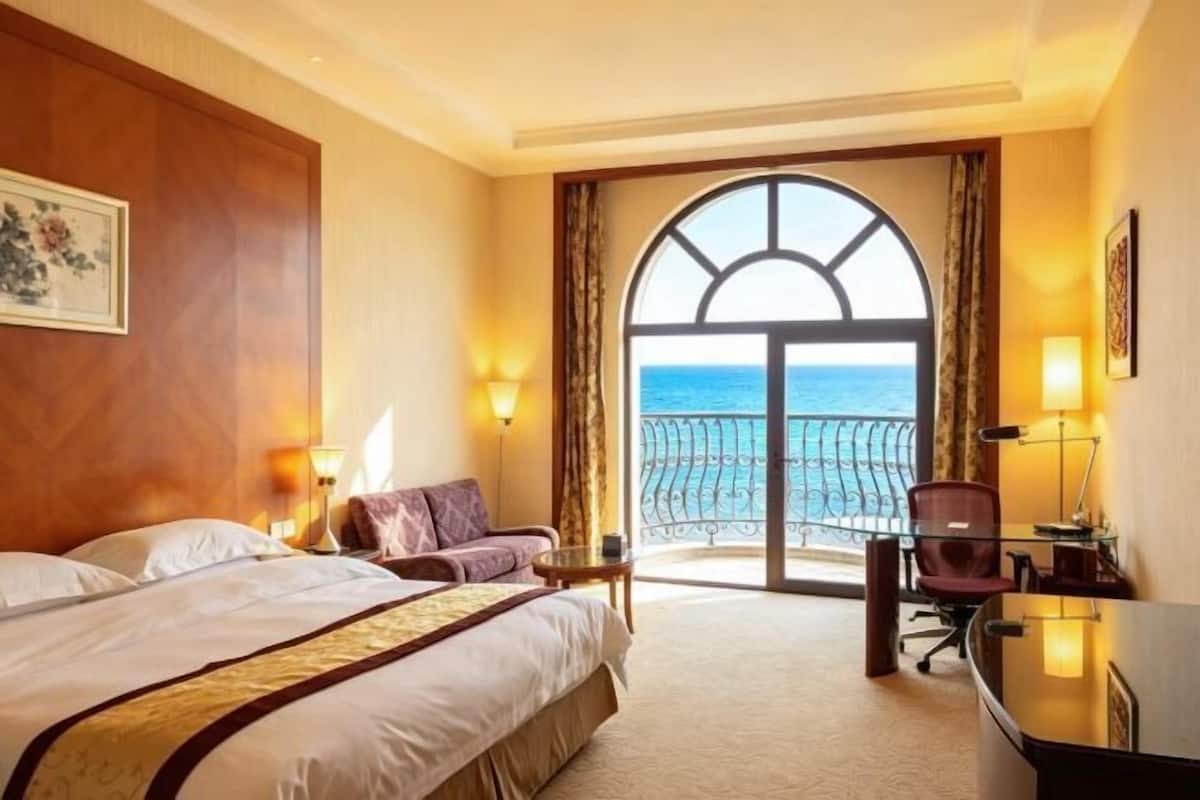 In-room safe, iron/ironing board, alarm clocks