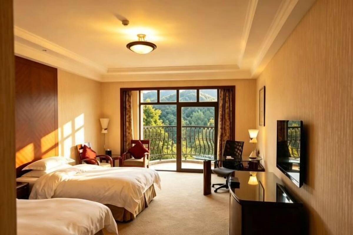 In-room safe, iron/ironing board, alarm clocks