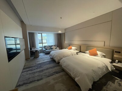 Zhangjiagang Guomao Hotel