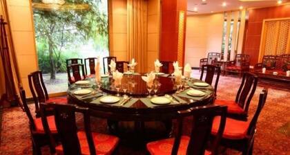 Zhangjiagang Guomao Hotel