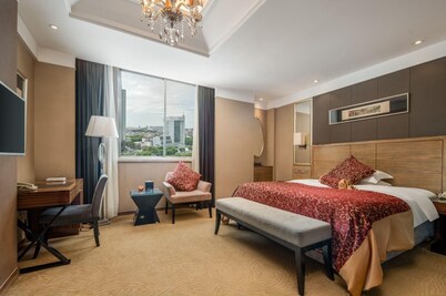 Zhangjiagang Guomao Hotel