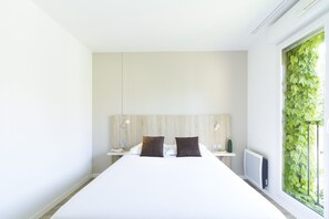 Apartamento, 2 habitaciones | 1 dormitorio, escritorio, sistema de insonorización
