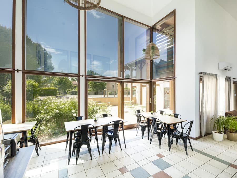 Petit déjeuner buffet (12.9 EUR par personne)