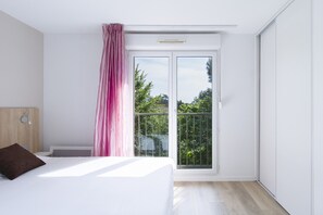 Apartamento, 3 habitaciones | 1 dormitorio, escritorio, sistema de insonorización