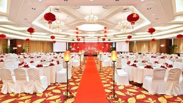 Se sirven almuerzos y cenas, cocina china