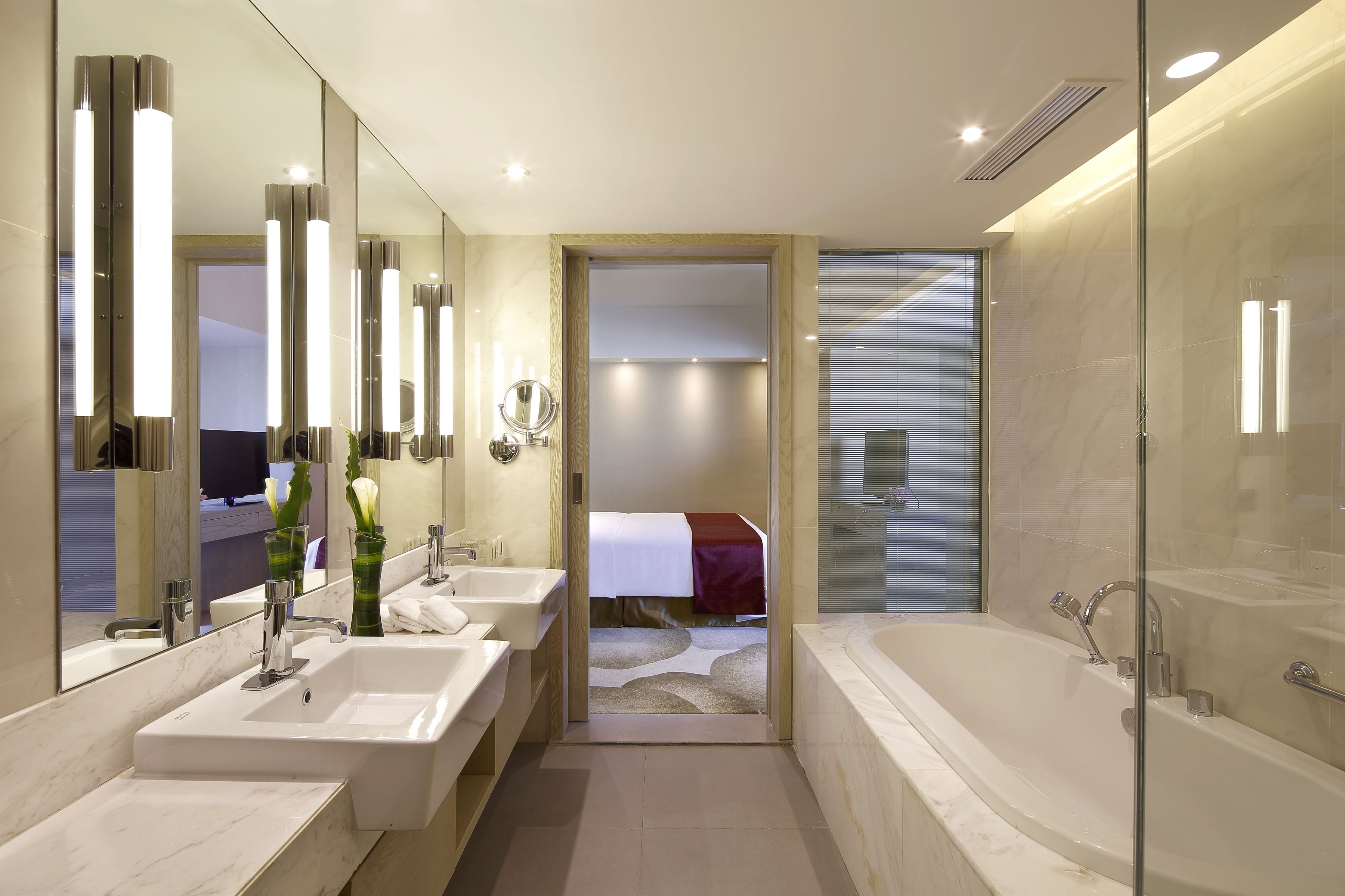 shower, rainfall showerhead, free toiletries, hair dryer