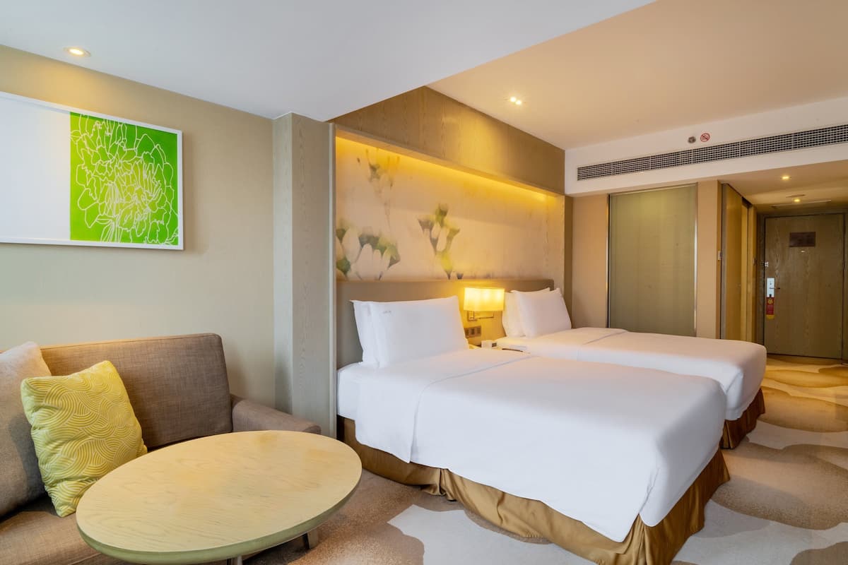 Hochwertige Bettwaren, kostenlose Minibar, Zimmersafe, Schreibtisch