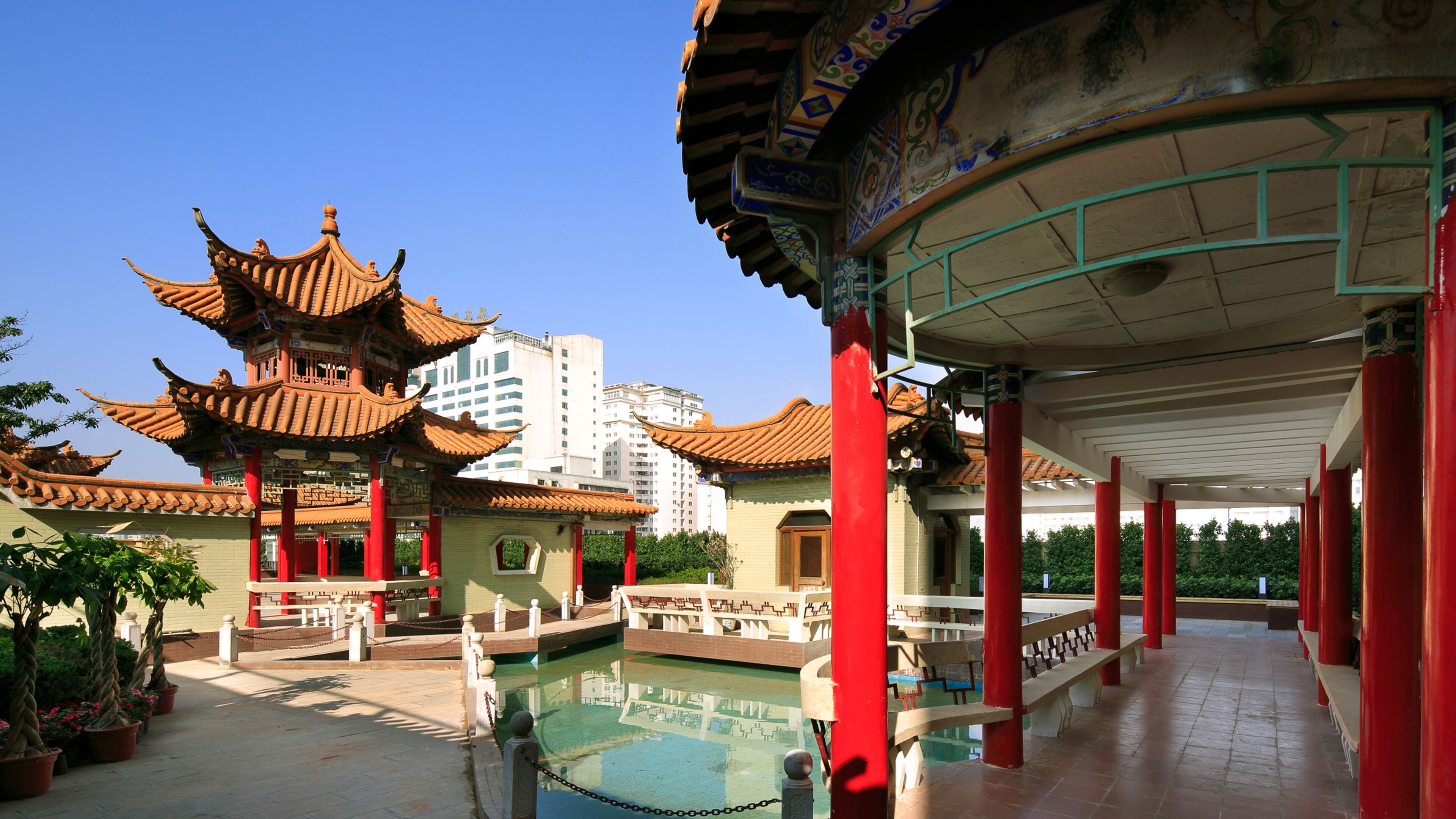 outdoor banquet area