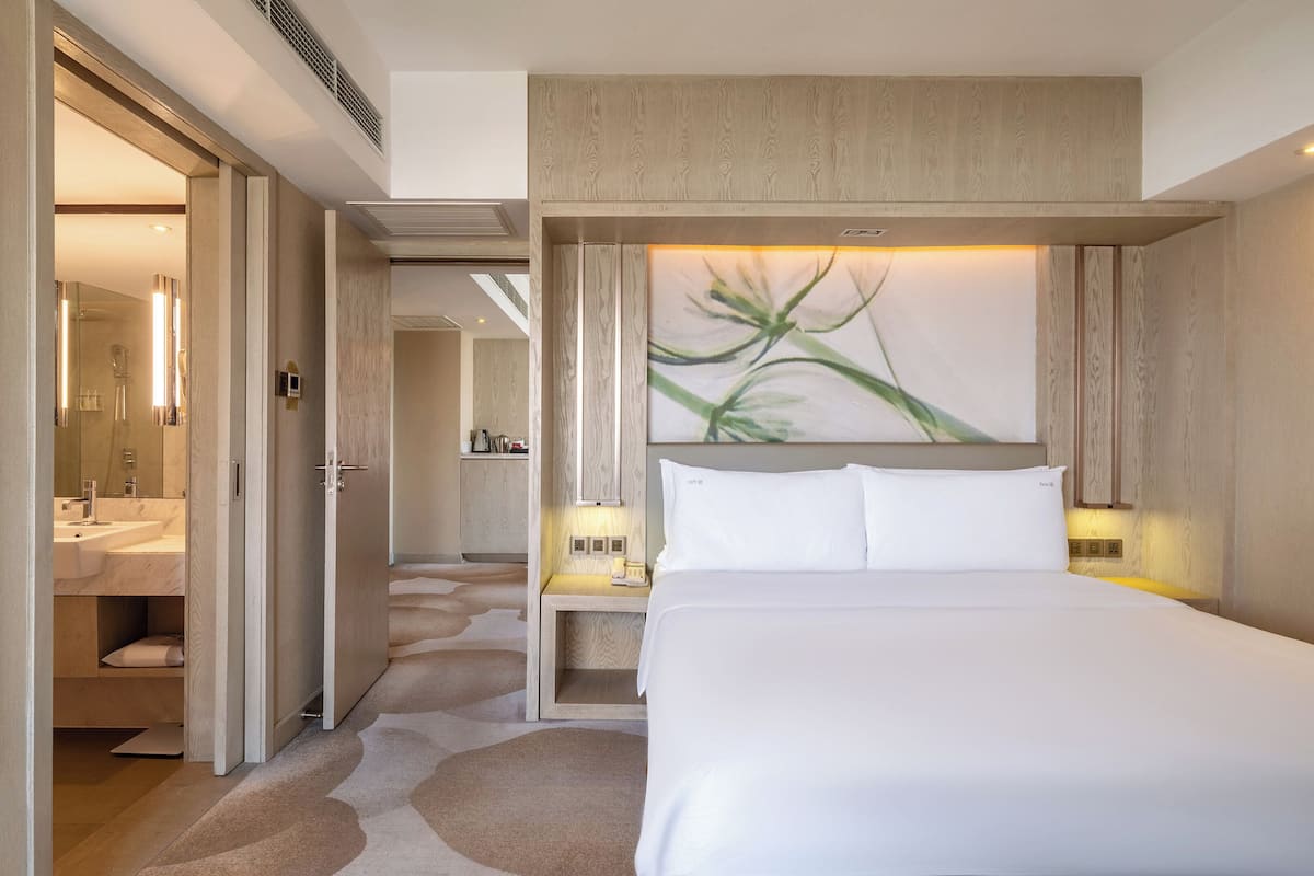 Premium bedding, minibar (free items), in-room safe, desk