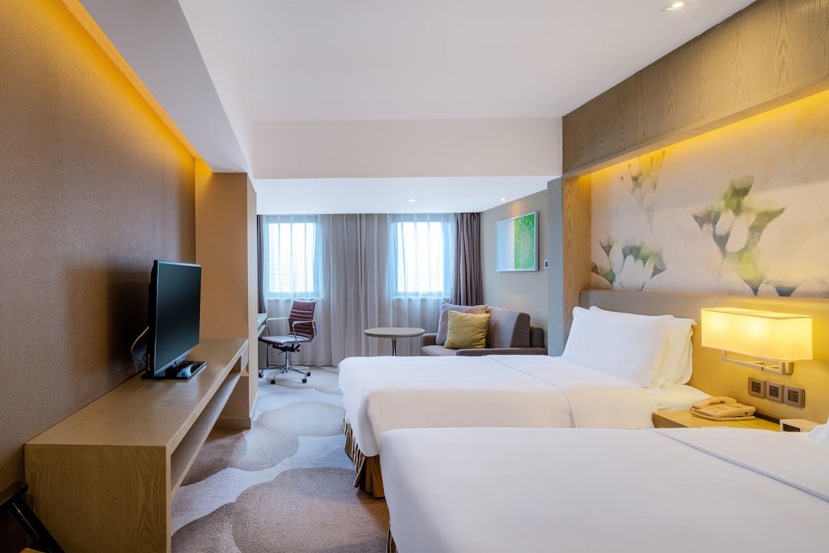 Premium bedding, minibar (free items), in-room safe, desk
