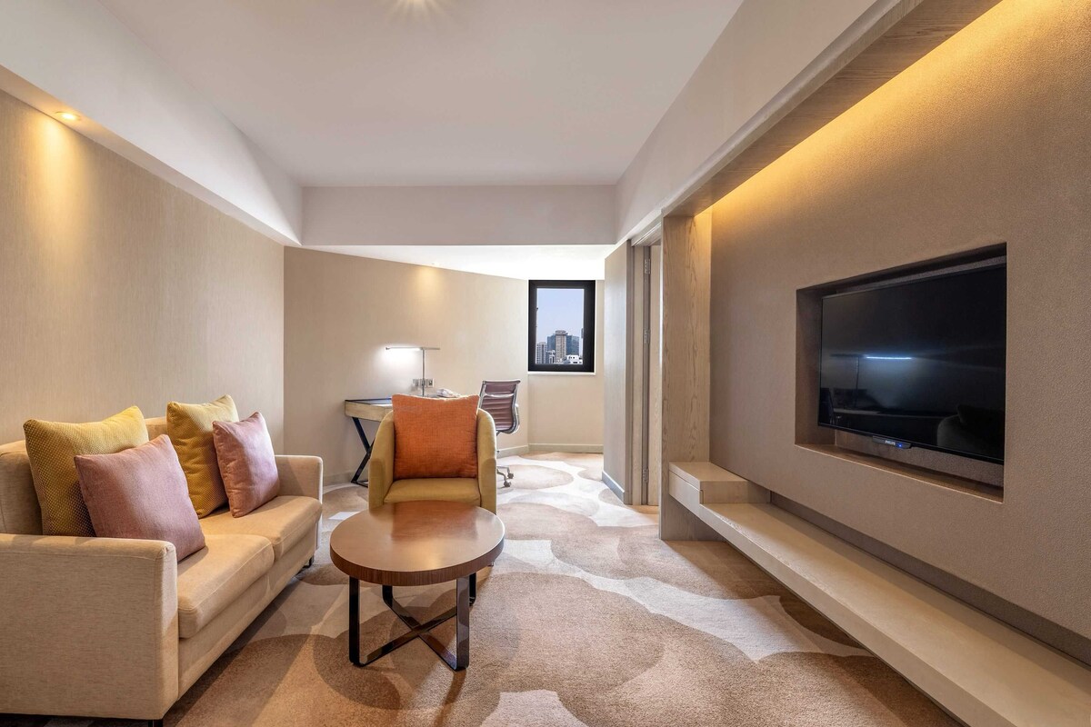 Double Room, 1 Bedroom (High Floor) | Premium bedding, minibar (free items), in-room safe, desk