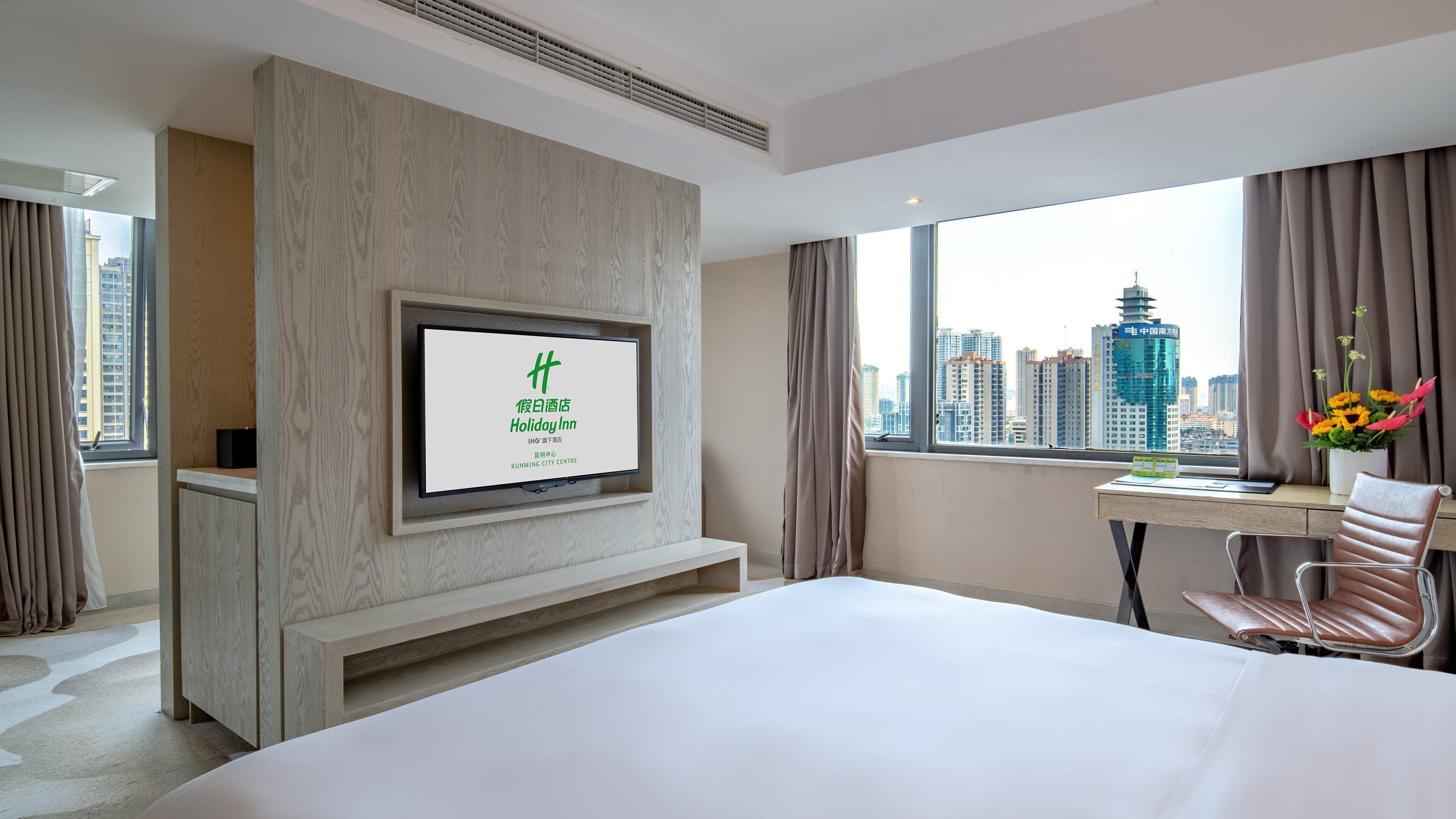 Habitació prèmium, 1 llit de matrimoni gran, vistes a la ciutat | Roba de llit d'alta qualitat i minibar gratuït 