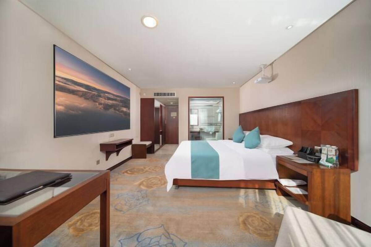 Minibar, in-room safe, iron/ironing board, alarm clocks