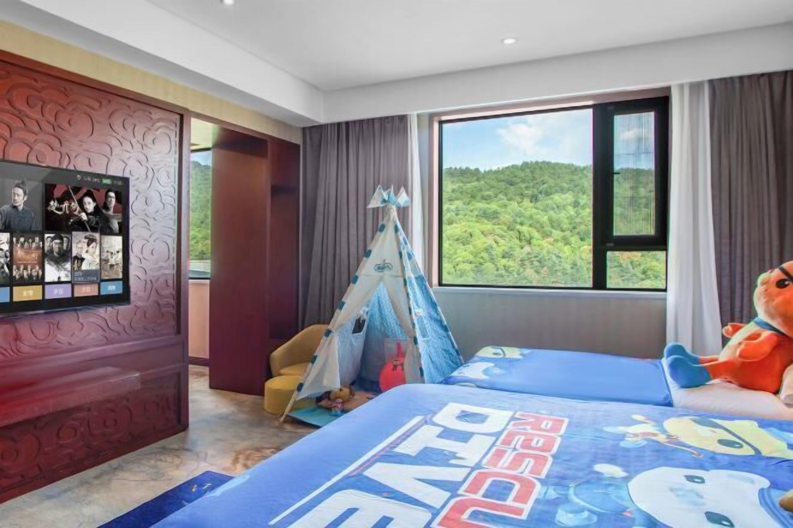 Minibar, in-room safe, iron/ironing board, alarm clocks