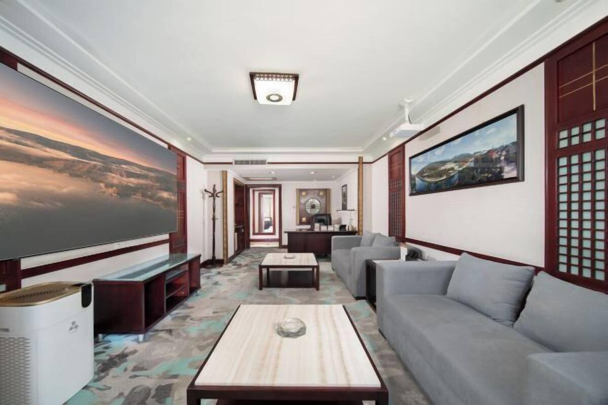 Minibar, in-room safe, iron/ironing board, alarm clocks