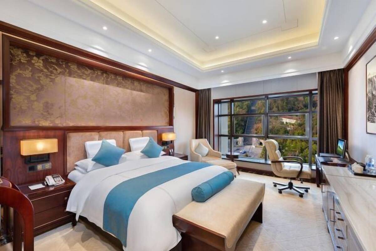 Minibar, in-room safe, iron/ironing board, alarm clocks