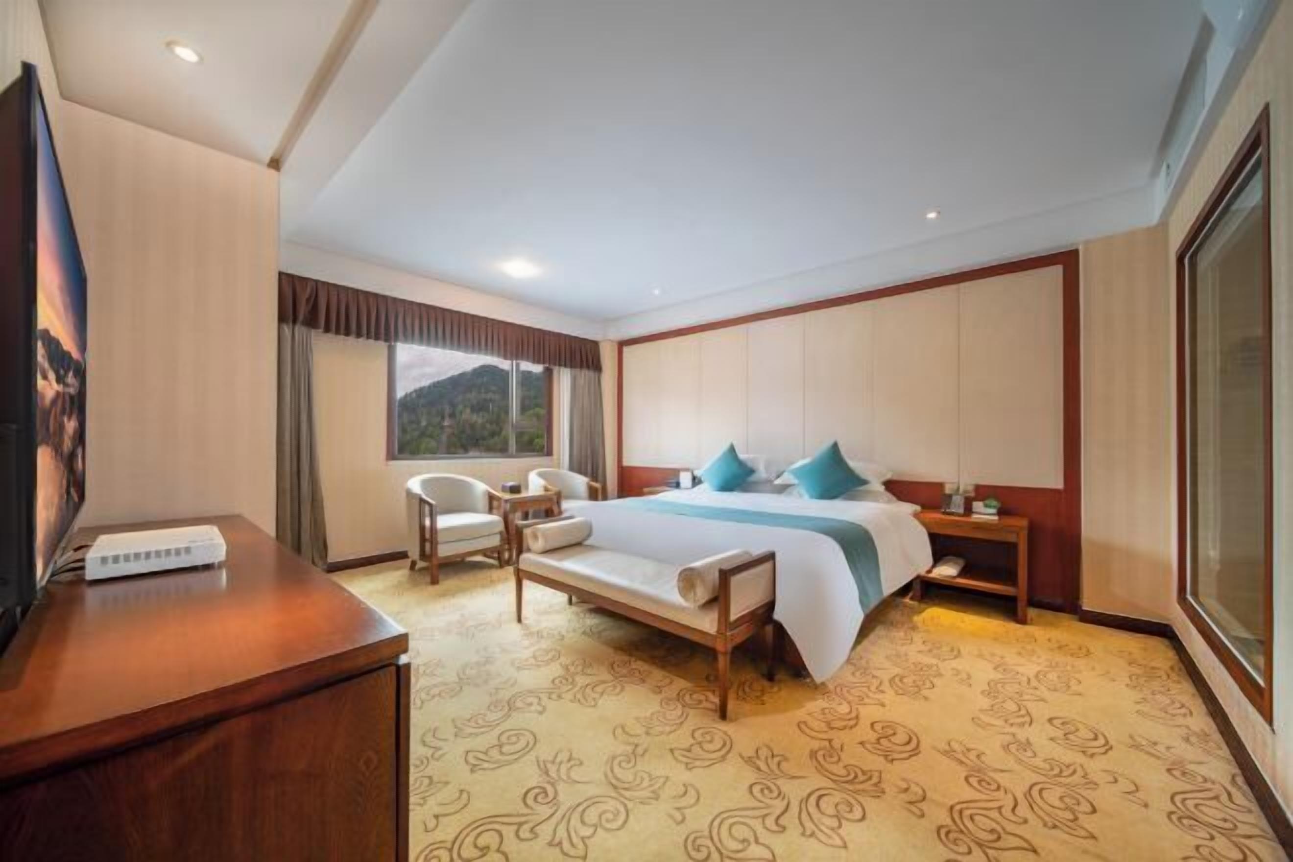 Minibar, Zimmersafe, Bügeleisen/Bügelbrett, Wecker