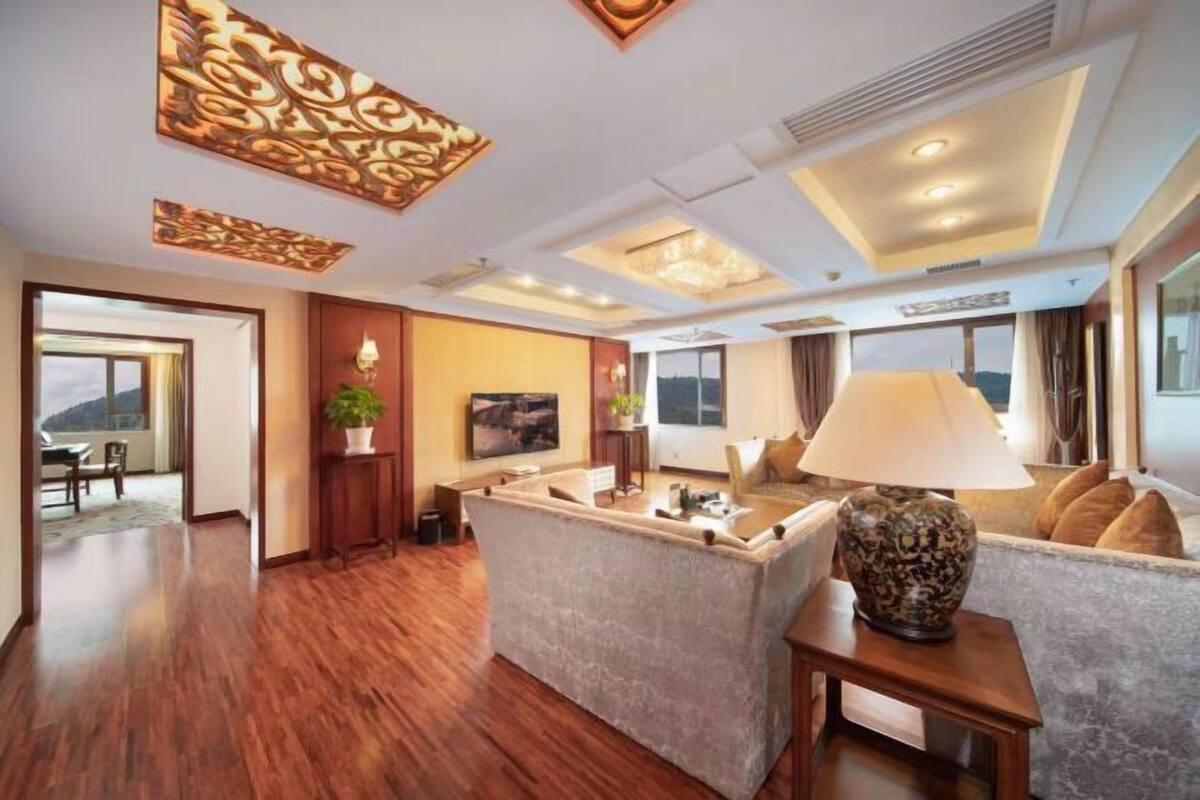 Minibar, Zimmersafe, Bügeleisen/Bügelbrett, Wecker