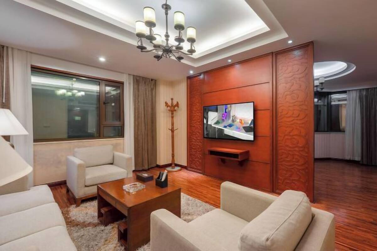 Minibar, in-room safe, iron/ironing board, alarm clocks