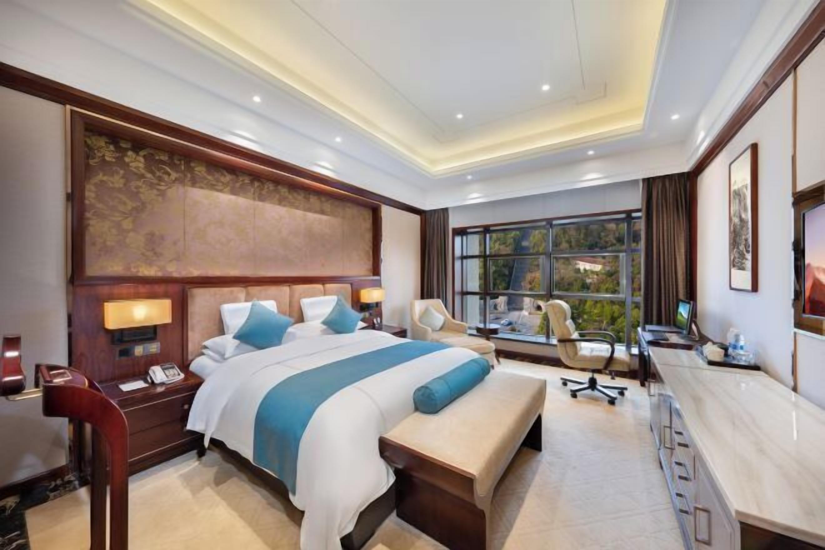 Minibar, in-room safe, iron/ironing board, alarm clocks