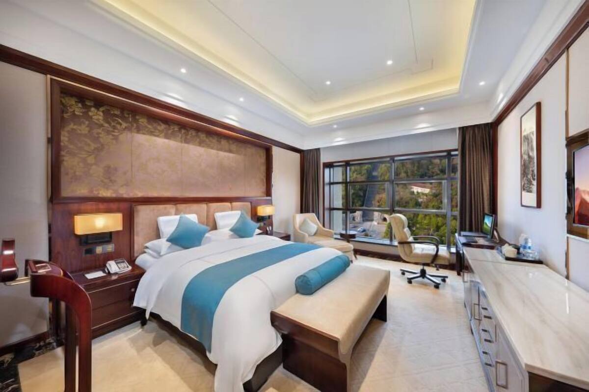 Minibar, in-room safe, iron/ironing board, alarm clocks