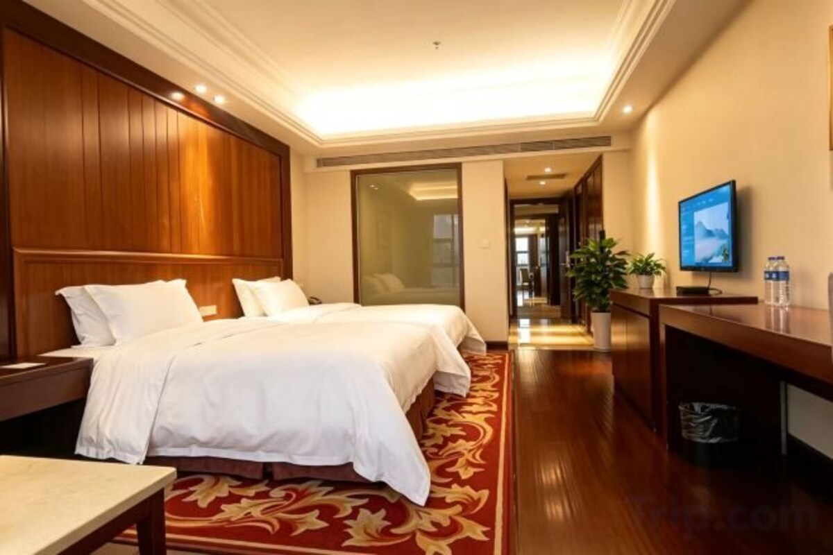 Deluxe 2-Bed Room